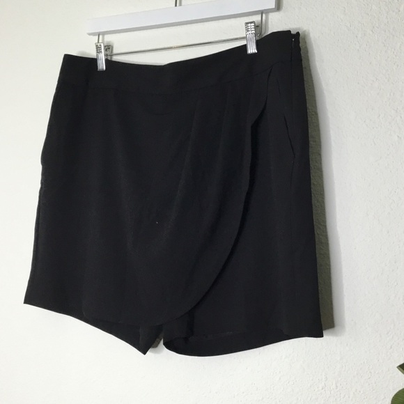 NWT Liz Claiborne Short Skort - Picture 2 of 8